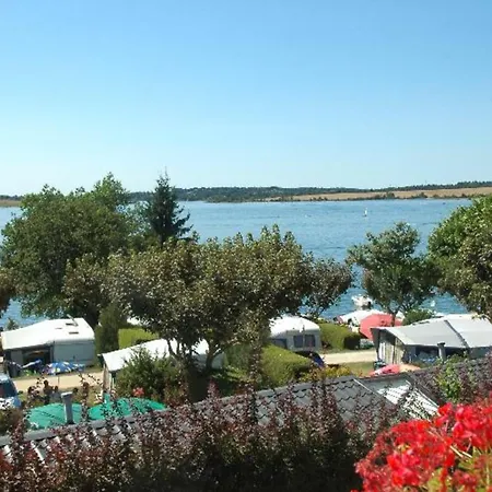 Camping Mobil Avec Terrasse - 2 Chambres, Jusqu'a 5 Pers. - Api-1-52-623 Salles-Curan