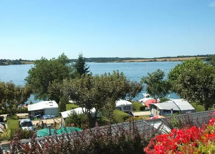 Campsite Mobil Avec Terrasse - 2 Chambres, Jusqu'a 5 Pers. - Api-1-52-623 Salles-Curan